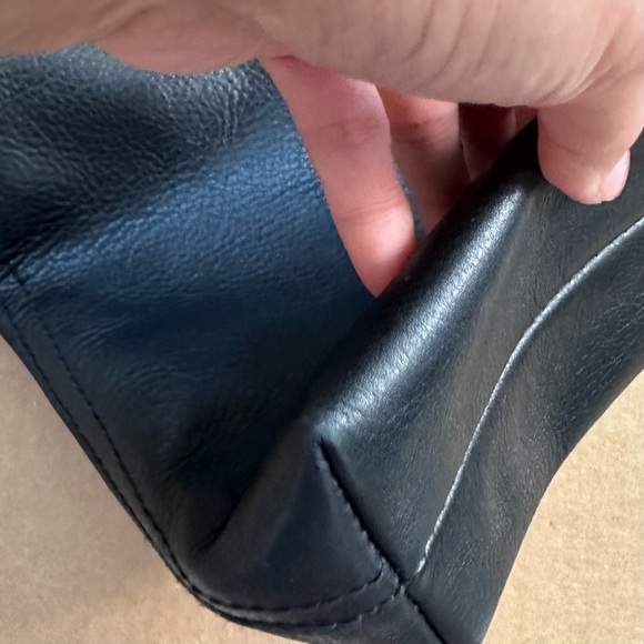 VGUC Madewell black zip-top transport crossbody bag - Picture 6 of 14